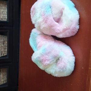 Cotton Candy fuzzy slippers 8-9